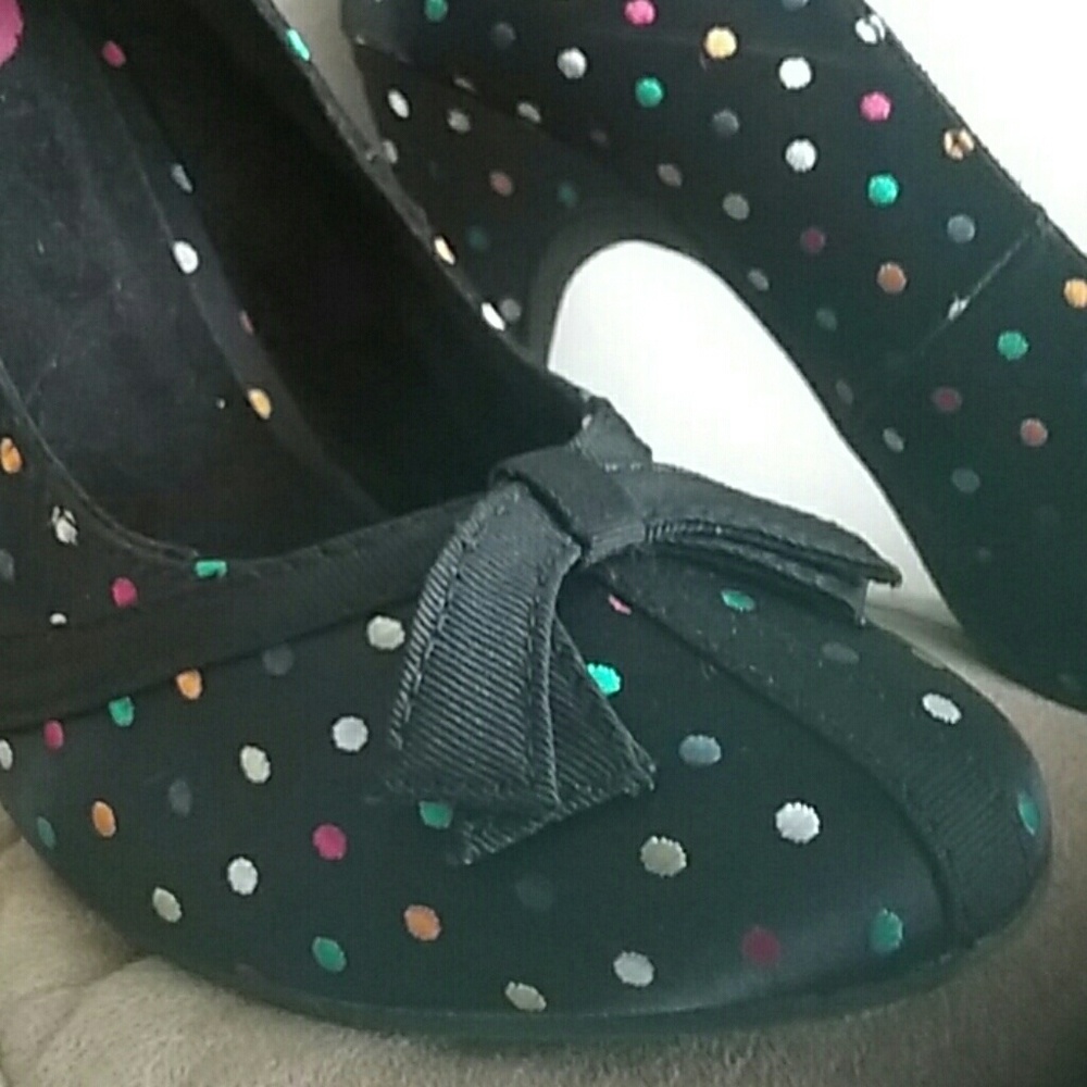 Polka dot heels with bow